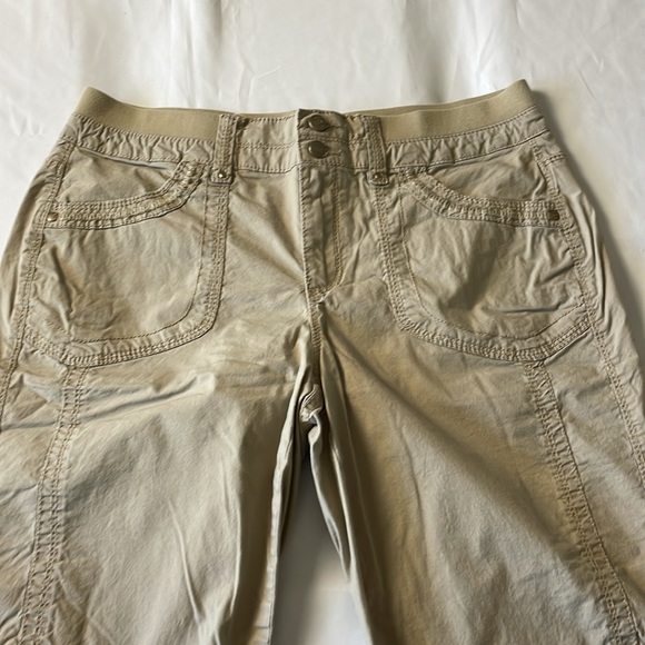 Women’s size 6 tan Gloria Vanderbilt Chino shorts - Picture 2 of 8